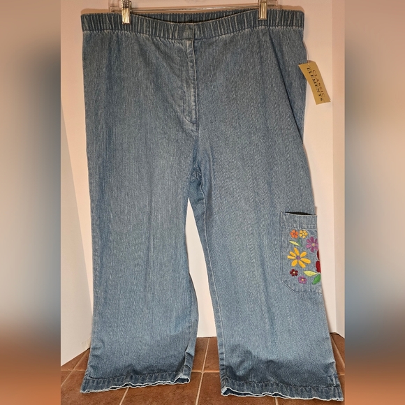 🌸 NWT Light Blue Wide Leg Cargo Capri Jeans with Embroidery - Picture 3 of 5